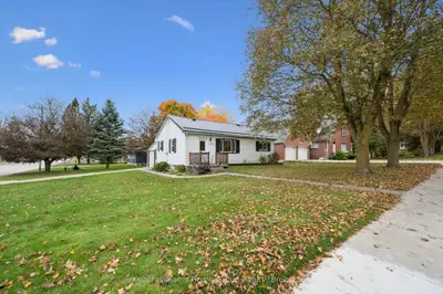 320 Queen Street W, Wellington North, On N0g 2l3