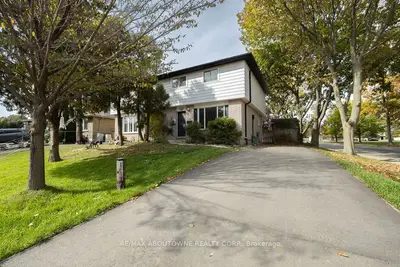 4 Glamis Court, Hamilton, On L9c 6b3