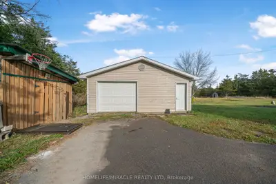 1636 County Road 2, Prince Edward County, On K0k 1g0
