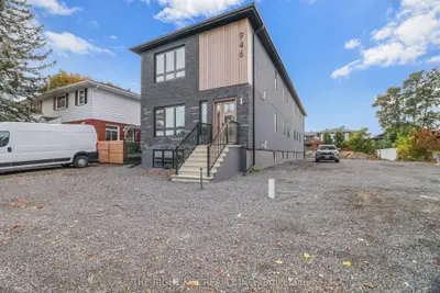 946 Woodroffe Avenue E, Woodroffe, On K2a 3r7