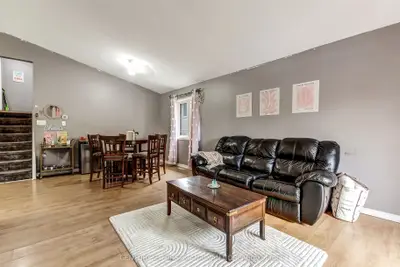 1082 Farnsborough Crescent, London East, On N5v 4y9