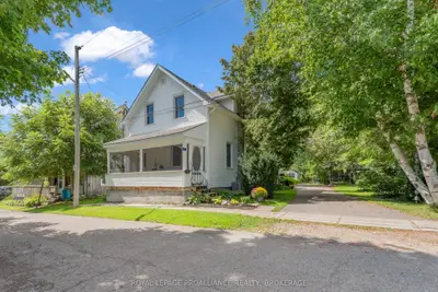 4 Miller Street, Lansdowne Village, On K0e 1l0