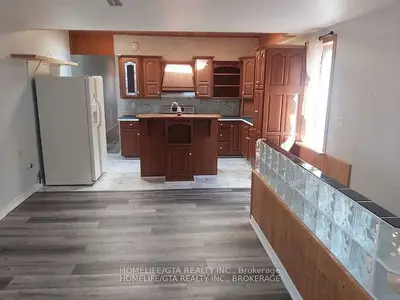 11 King Street W, Ingersoll, On N5c 2j2