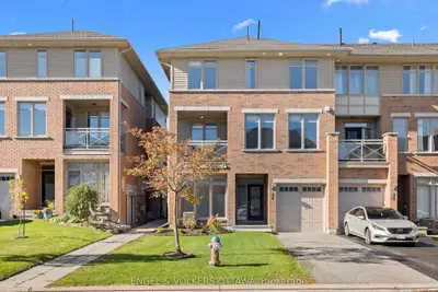 34 Aveia Private, Orleans - Cumberland And Area, On K4a 0x1