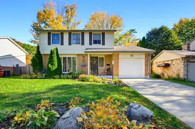 57 Lloyd Manor Crescent, London North, On N6h 3z4