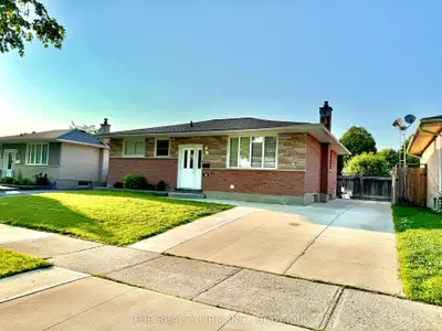 22 Archer Crescent, London South, On N6e 2a5
