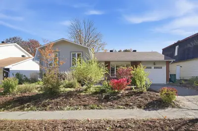 1020 Cahill Drive W, Hunt Club - Windsor Park Village And Area, On K1v 9h8