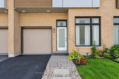 66 Cherry Blossom Private, Parkway Park - Queensway Terrace S And Area, On K2h 0c4