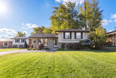 32831 Richmond Street, Lucan Biddulph, On N0m 2j0
