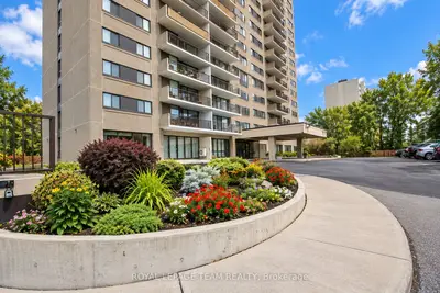 1195 Richmond Road 202, Woodroffe, On K2b 8e4