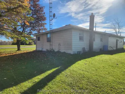 182 Smokes Point Road, Prince Edward County, On K0k 1l0