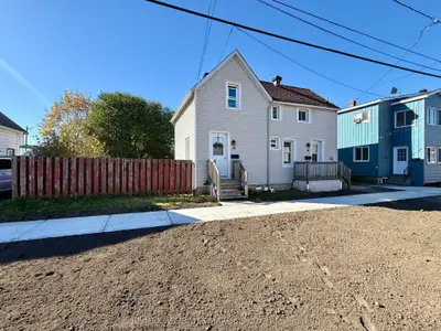 16-16a Seymour Avenue, Cornwall, On K6j 4l7