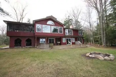 17 Scotts Road, Trent Lakes, On K0l 1j0