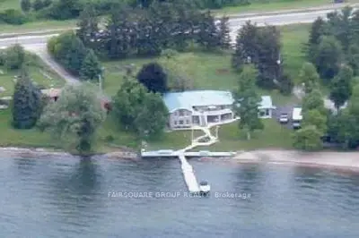 133 Thousand Islands Parkway, Front Of Leeds & Seeleys Bay, On K7g 2v4
