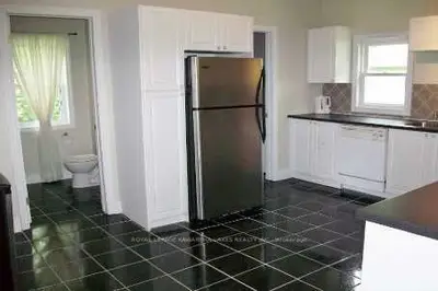 94 King Street, Kawartha Lakes, On K9v 1c9