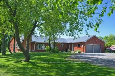 89 Smiths Bay Avenue, Prince Edward County, On K0k 2t0