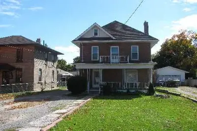 31 Glenelg Street E, Kawartha Lakes, On K9v 1y8