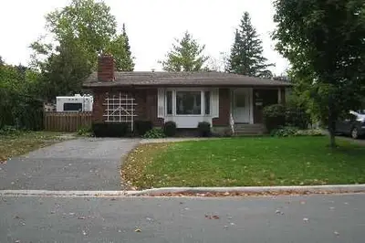297 Greenlawn Avenue, Peterborough, On K9h 5k7