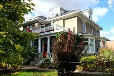 27 Centre Street, Prince Edward County, On K0k 2t0