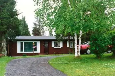 26 Island Road E, Prince Edward County, On K0k 2t0