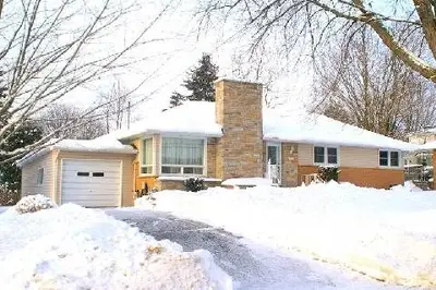 12 Oxford Avenue, Brockville, On K6v 3c6