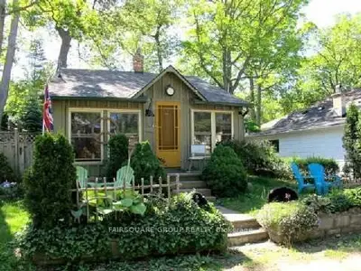12 Elmwood Avenue, Lambton Shores, On N0m 1t0