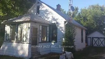 10 Victoria Street, Kawartha Lakes, On K0m 2m0