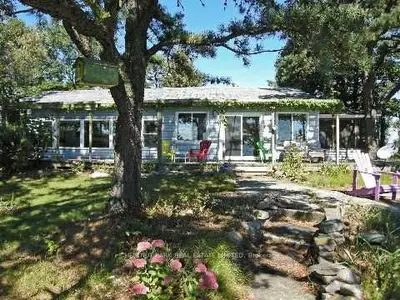 1 Savage Island, Front Of Yonge, On