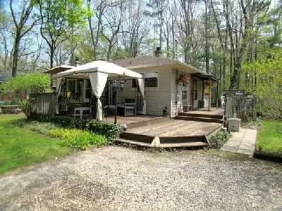 10407 William Street, Lambton Shores, On N0m 1t0