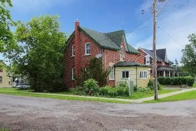 8 Mark Street, Kawartha Lakes, On K0m 2c0