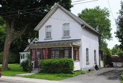 141 Pearl Street W, Brockville, On K6v 4c7
