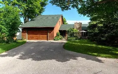 4 Leslie Frost Lane, Kawartha Lakes, On K9v 4r6