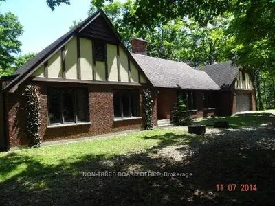 Detached in Puslinch