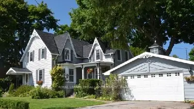 36 Centre Street, Prince Edward County, On K0k 2t0