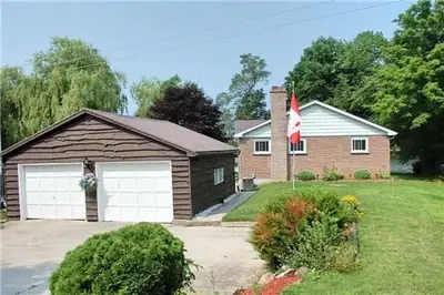 51 Carlton Crescent, Kawartha Lakes, On K0l 2w0