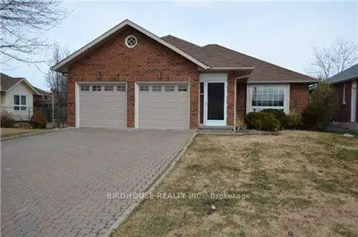 212 Lindsay Street N, Kawartha Lakes, On K9v 1t9