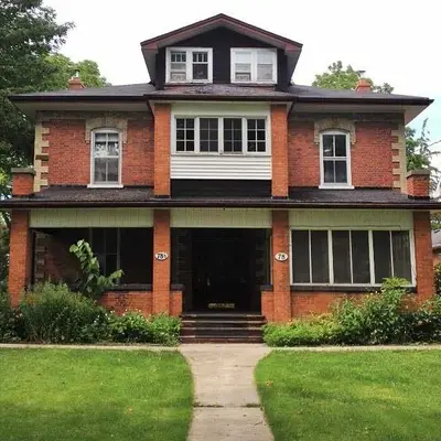 78-1/2 Bond Street, Kawartha Lakes, On K9v 3r4