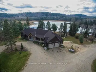 Detached in South Algonquin