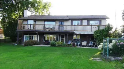 16 Bayview Drive, Kawartha Lakes, On K0l 2g0