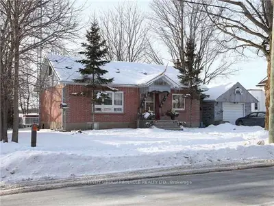 45 Sturgeon Road, Kawartha Lakes, On K0l 2w0
