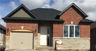 32 Holtom Street, Kawartha Lakes, On K9v 0l2