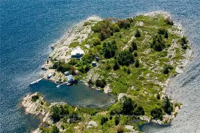 1 B-821 Anchor Island, The Archipelago, On P0g 1k0