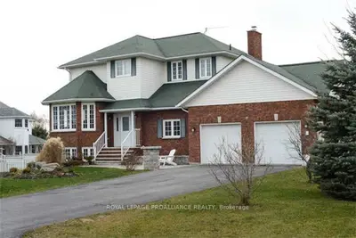 8 Skiff Cove Road, Prince Edward County, On K0k 3l0
