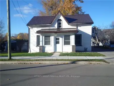 48-50 Kent Street E, Kawartha Lakes, On K9v 2c5