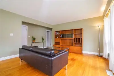 25 Sleepy Hollow Court, Hamilton, ON L9H 1H4