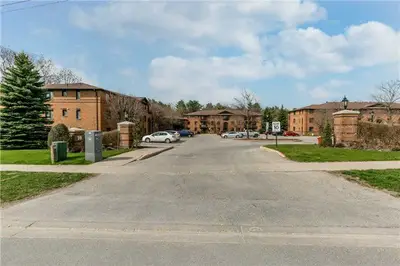 10 COULTER Street 321, Barrie, ON L4N 6S2