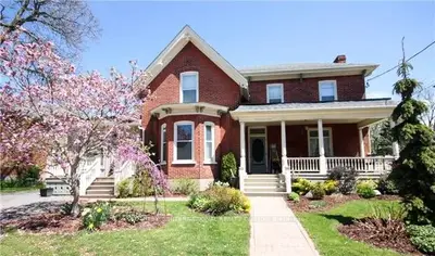 6 Centre Street, Prince Edward County, On K0k 2t0