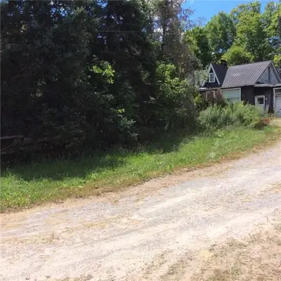 679 Bex/lax Twp Line, Kawartha Lakes, On K0k 1k0