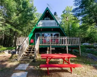 759 Mazinaw Lake, Addington Highlands, On K0h 1k0