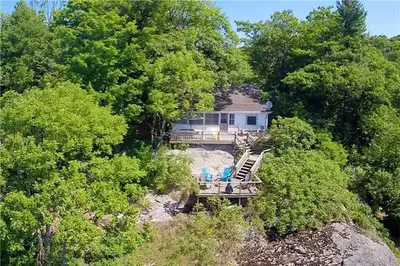 1330 Rosseau Lake Rd 2 Road 17, Out Of Area, On P0c 1j0